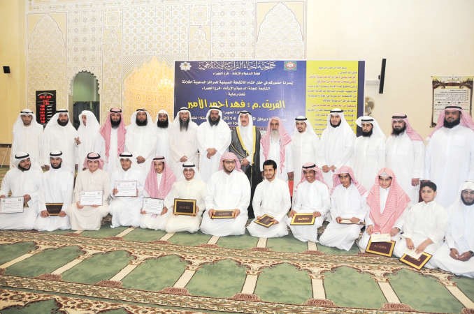 الفريق مفهد الامير متوسطا المكرمينمحمد هاشم﻿