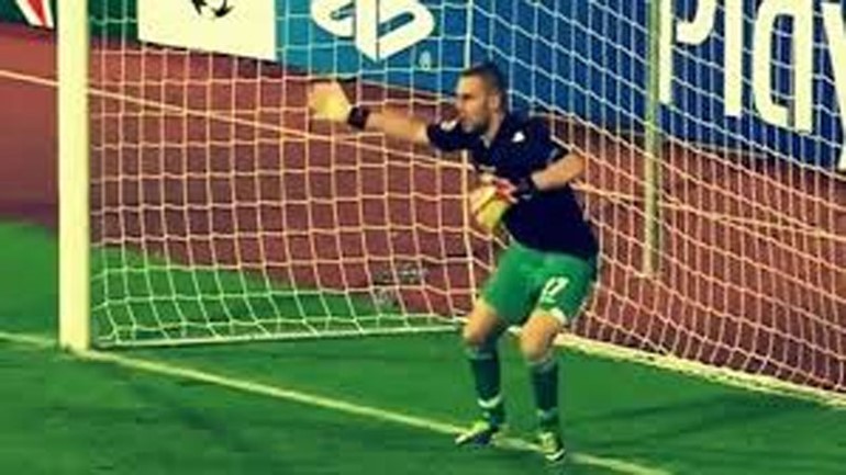 بالفيديو .. مدافع فريق متواضع يتصدى لركلتي جزاء ويقود فريقه إلى دوري الأبطال 