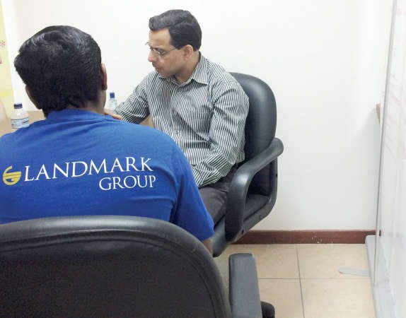 تسجيل بيانات احد موظفي لاند مارك﻿