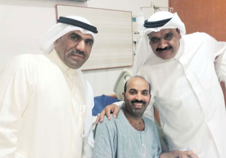 طارق العلي بابتسامته المعهودة ومعه داود حسين والزميل مفرح الشمري﻿