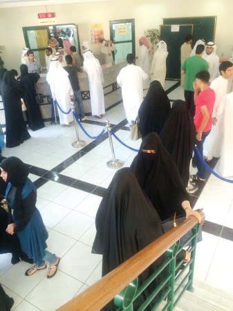 الطلبة خلال التسجيل 