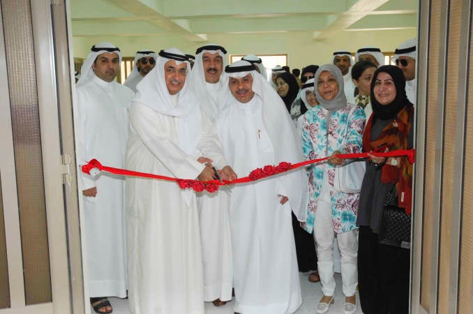 د عبدالمحسن المدعج والفريق فهد الامير ومريم الوتيد خلال افتتاح المدرسة