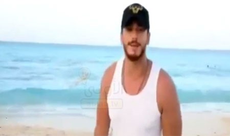 بالفيديو.. سعد المجرد يخوض تحدي دلو الثلج على الشاطئ