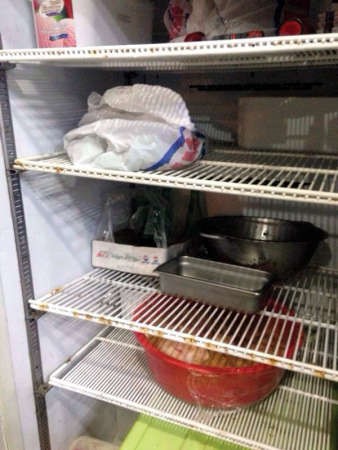 افتقاد اشتراطات النظافة في احد المطاعم ﻿