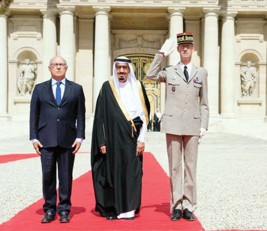 ولي العهد السعودي نائب رئيس مجلس الوزراء وزير الدفاع صاحب السمو الملكي الامير سلمان بن عبدالعزيز لدى وصولهالى باريس امس	واس﻿