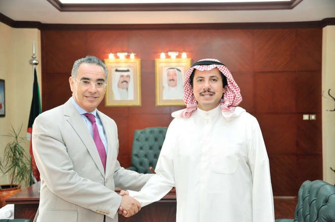 الشيخ عزام الصباح خلال لقائه مدير مركز الامم المتحدة للاعلام نجيب فريجي 