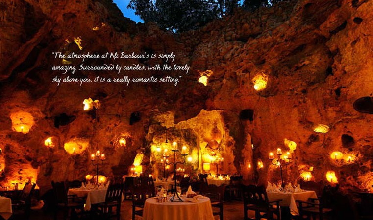 Ali Barbour Cave restaurant اسس هذا المطعم في كهف ويمكن تناول العشاء فيه باجواء ساحة من ضوء الشموع تحت مظلة من نجوم الليل بسقف مفتوح، ويقع الكهف في كينيا تحت مستوى الارض ويبلغ عمره 180 الف عام