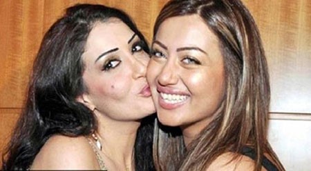 بالصور.. غادة عبد الرازق تحتفل بعيد ميلاد ابنتها "روتانا" بصور عفوية