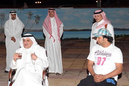 بالصور.. سيلفي شبابي مع أمير تبوك.. وسيلفي الملك محمد السادس تجذب الملايين