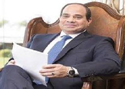 بالفيديو.."السيسي" يمنح ابن الملك فاروق جواز سفر دبلوماسي