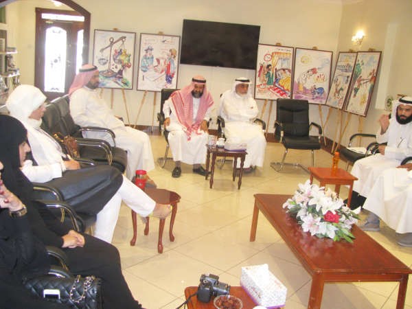 عبدالحميد البلالي خلال الاجتماع مع الوفد الاماراتي ﻿