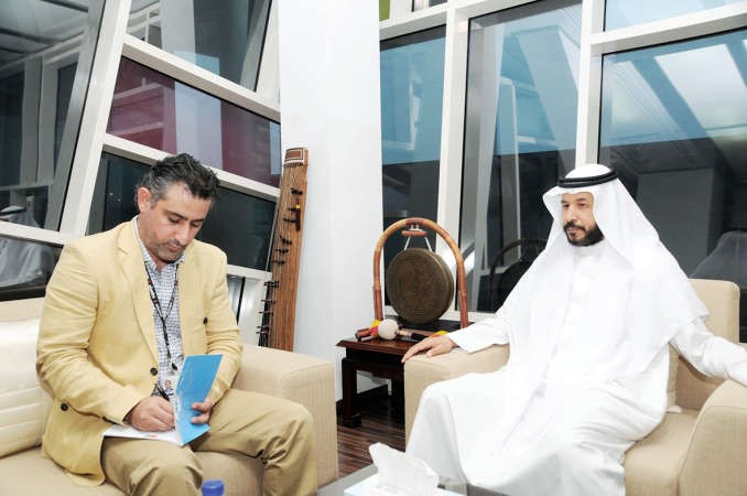 الديحاني يتحدث للزميل سمير بوسعد﻿