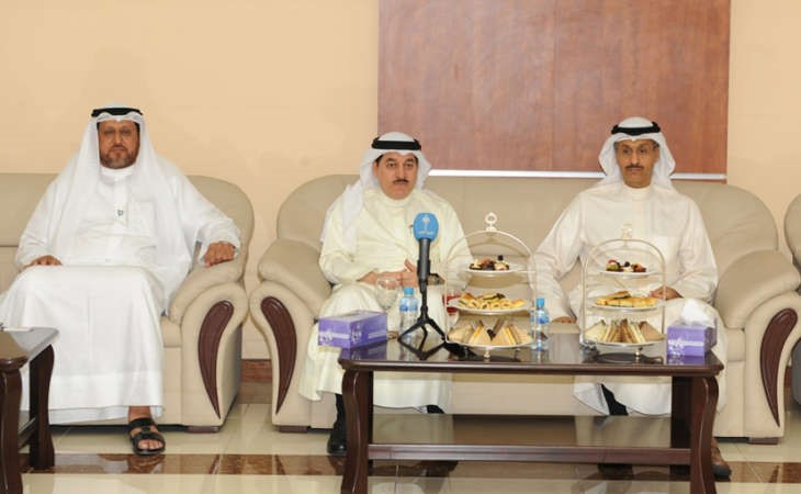 صلاح المباركي خلال اللقاء مع وسائل الاعلام العربية والاجنبية