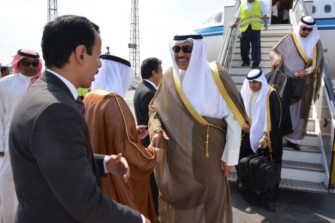 الشيخ صباح الخالد لدى وصوله الى القاهرة 