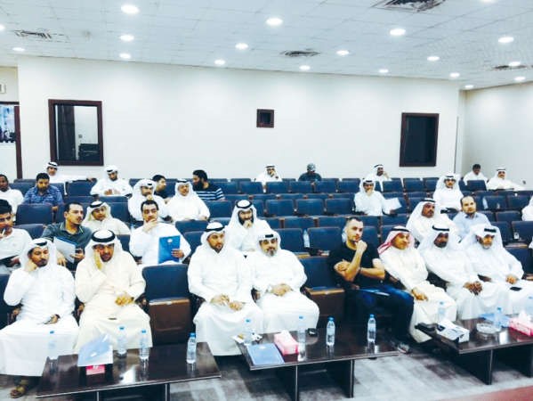 جانب من اجتماع مديري الفرق المشاركة بالدورة