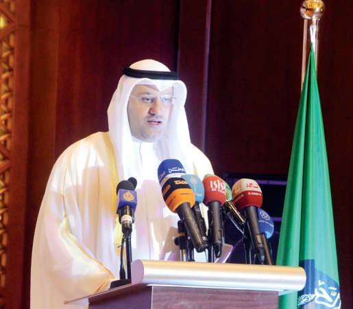 د علي العبيدي يلقي كلمته