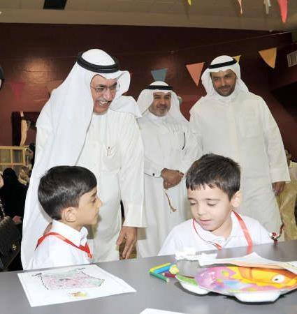 الوزير المدعج يتابع الطلبة داخل الفصول﻿