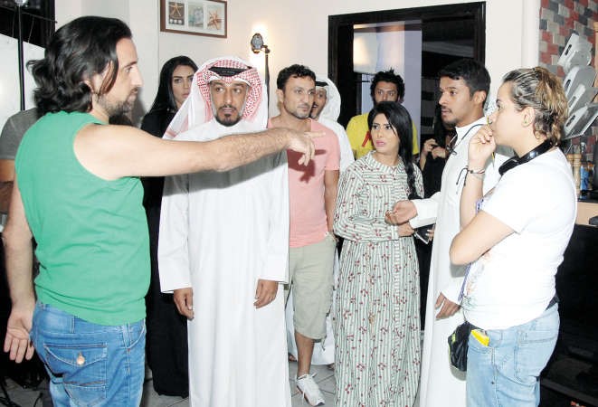 الزعبى يوجه فريق العمل﻿
