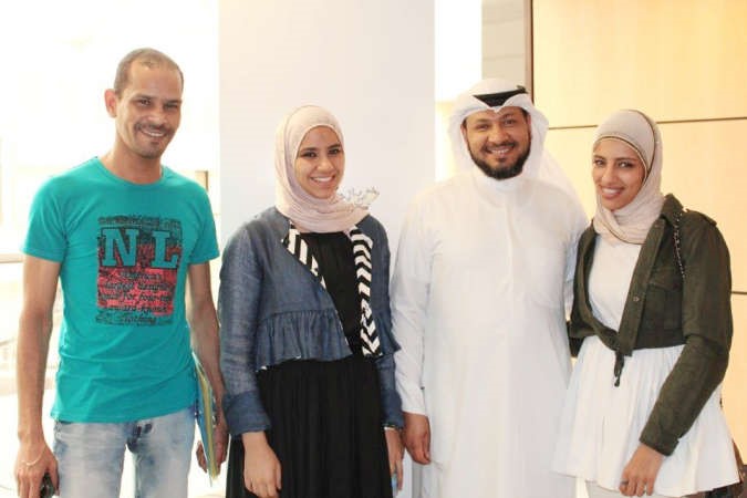 دانة ونورة الدوخي في اول يوم دراسة بالكلية الملكية للجراحين في البحرين