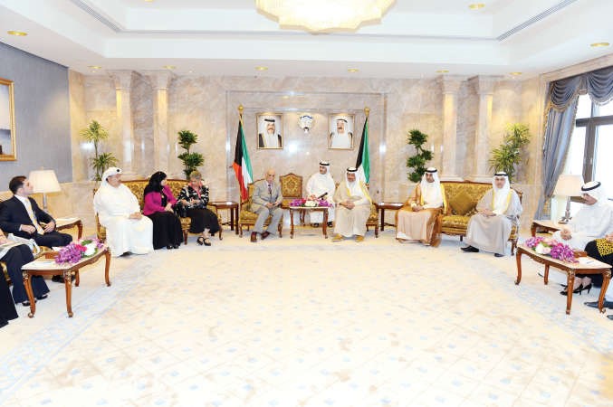 سمو الشيخ جابر المبارك مستقبلا الشيخ محمد العبدالله والوفد الاعلامي برئاسة محمد السنعوسي ويبدو الزملاء عدنان الراشد وفاطمة حسين والشيخة فوزية الصباح وعماد بوخمسين ومحمد الحسيني بحضور احمد الرحماني﻿