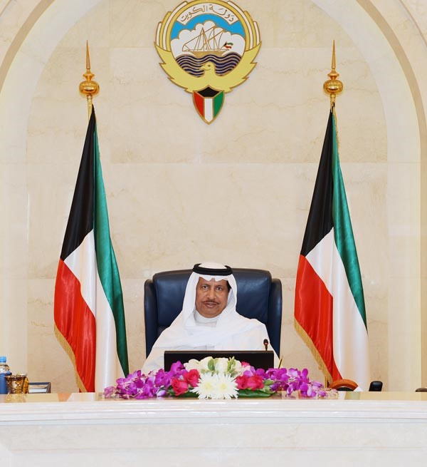 سمو رئيس مجلس الوزراء الشيخ جابر المبارك مترئسا جلسة امس