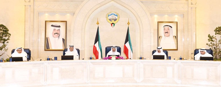 سمو رئيس مجلس الوزراء الشيخ جابر المبارك مترئسا اجتماع مجلس الوزراء