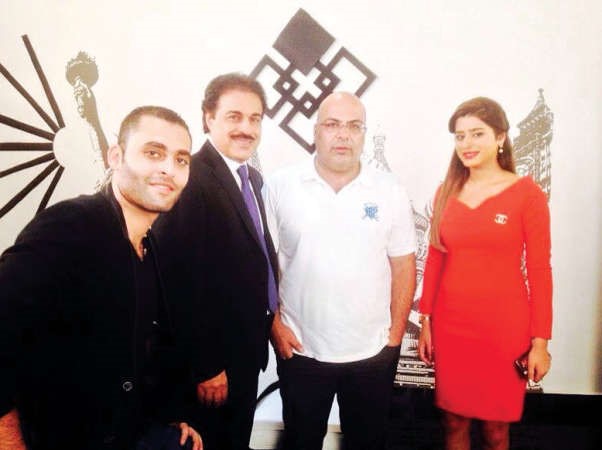 الحربي مع المخرج اياد الخزوز وصمود والفنان المصري احمد جلال﻿