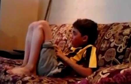 بالفيديو.. طفل سعودي يعاني "نفضة" تأتيه 70 مرة في اليوم!