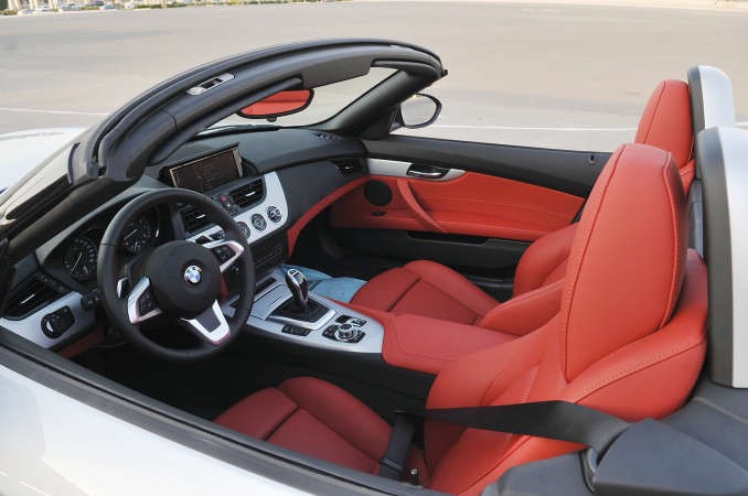BMW Z4 تبهر من حولها بجاذبيتها