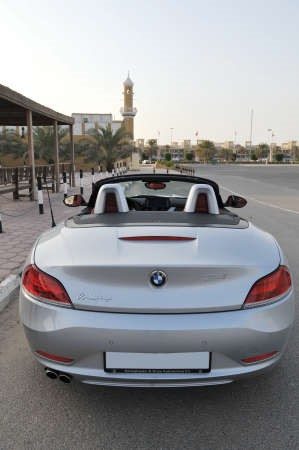 BMW Z4 تبهر من حولها بجاذبيتها