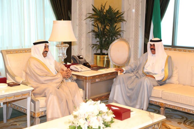 سمو نائب الامير وولي العهد الشيخ نواف الاحمد مستقبلا رئيس مجلس الامة السابق جاسم الخرافي