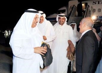 سمو رئيس الوزراء الشيخ جابر المبارك خلال وصوله وبصحبته الشيخ صباح الخالد والشيخ محمد العبدالله وفي استقبال سموه المستشار بالديوان الاميري محمد ابوالحسن