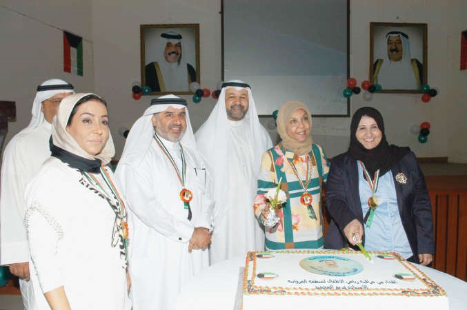 مريم الوتيد وبدرية الخالدي وفهد الغيص خلال الاحتفالقاسم باشا﻿