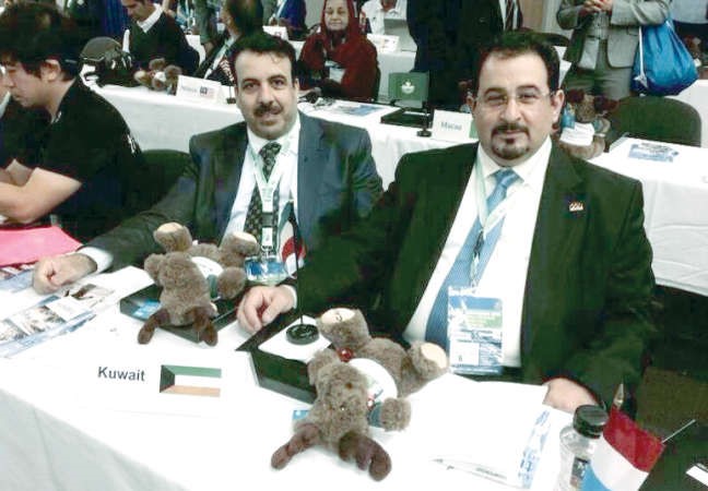 رئيس لجنة الترياثلون الشيخ فهد جابر العلي ونايف الظفيري بالاجتماع ﻿