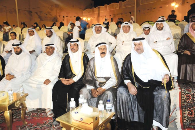 مشعل العيار وخالد الحجاج وخالد دميثير وعدد من الحضور ﻿