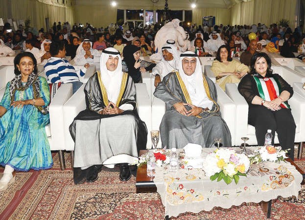 الشيخ فواز الخالد والشيخة فريحة الاحمد في مقدمة الحضور خلال الاحتفال﻿