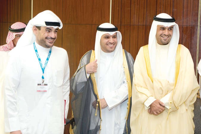من اليسار عمر الغانم مع دمحمد الهاشل وانس الصالح خلال مؤتمر يورومني