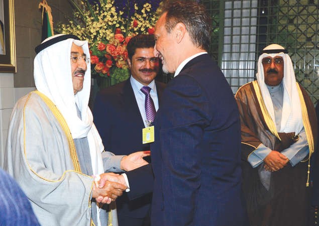 السفير الشيخ سالم العبدالله مهنئا صاحب السمو﻿