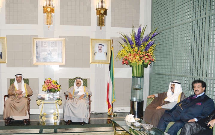 صاحب السمو الامير الشيخ صباح الاحمد ورئيس مجلس الامة مرزوق الغانم والشيخ مشعل الاحمد وسمو الشيخ ناصر المحمد خلال حفل الاستقبال المقام على شرف صاحب السمو في مقر الكويت في الامم المتحدة احتفالا بحصول سموه على لقب قائد العمل الانساني