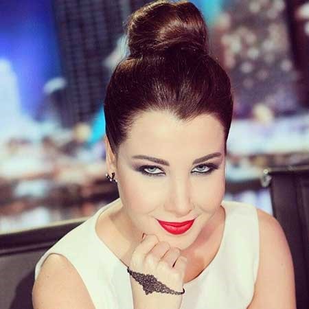 نانسي عجرم ترتدي السوار المميز