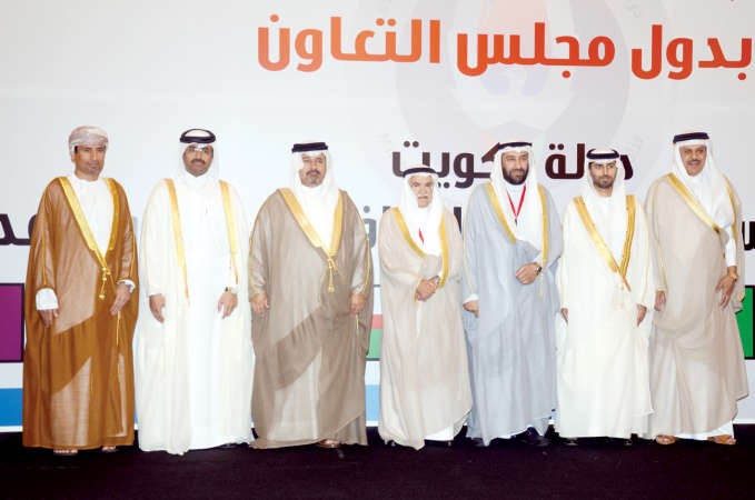 د علي العمير مع وزراء النفط الخليجيين خلال الاجتماع 33 للجنة التعاون البترولي لوزراء دول مجلس التعاون﻿