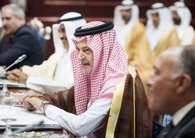وزير الخارجية السعودي الامير سعود الفيصل خلال الاجتماع امس 	ا ف پ﻿