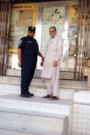 احد المضبوطين اثناء الحملة﻿