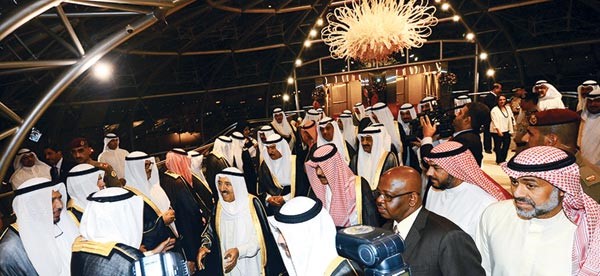 استقبال حاشد لصاحب السمو الامير الشيخ صباح الاحمد لدى عودته الى البلاد مساء امس
