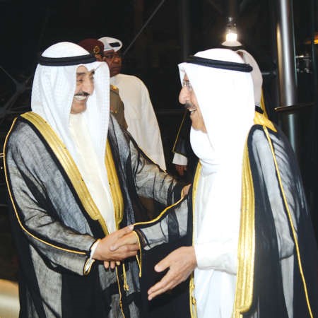 صاحب السمو الامير مصافحا جاسم الخرافي ﻿