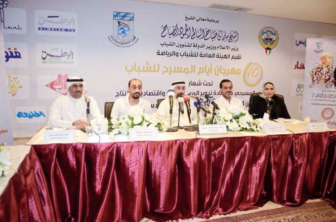 رئيس المهرجان عبدالله عبدالرسول والمخرج علي وحيدي ومحمد الزلزلة والمنسق العام للمهرجان العنود العطوان ورئيس المركز الاعلامي الزميل مفرح الشمري اثناء المؤتمر﻿