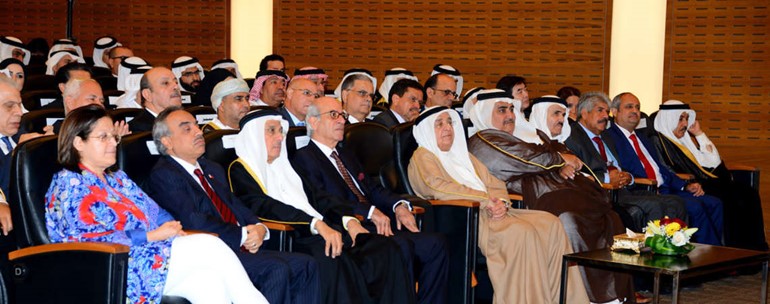 وجانب من الحضور في الندوة بنا