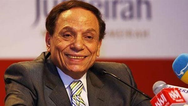 بالفيديو.. عادل إمام يتأثر بجملة "يخربيت سنينك" للراحل سعيد صالح