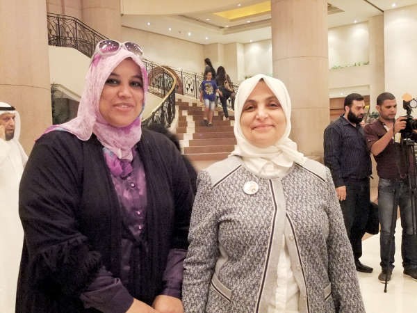 هند الصبيح مع الزميلة هناء السيد ناصر عبدالسيد