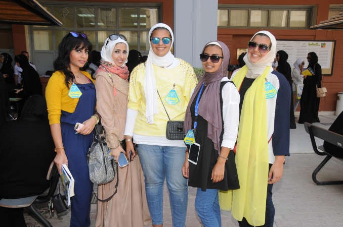 مجموعة من طالبات كلية الاداب